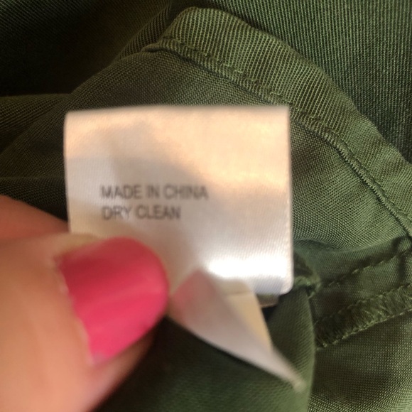 Cremieux Ruffle Short Sleeves with V-Neck Dress. Size Small - Picture 4 of 9